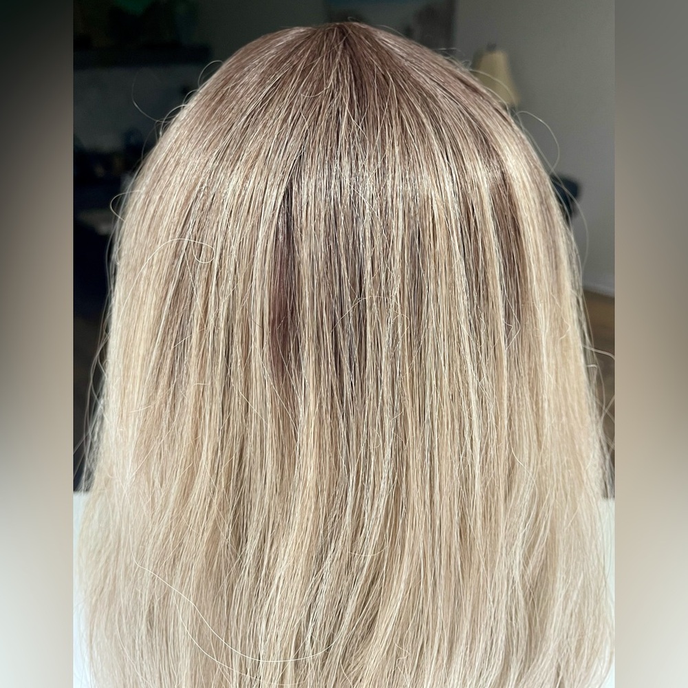HAIR, 26” Wavy, Center Part, Ombre Brown to Blonde - Picture 5 of 13